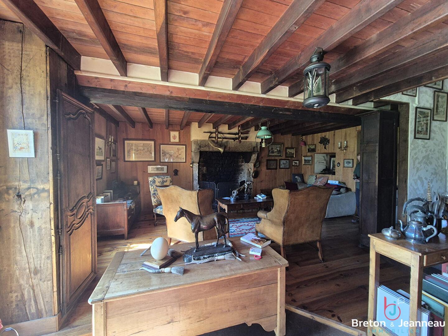 Farmhouse on 8 hectares in the Domfront sector
