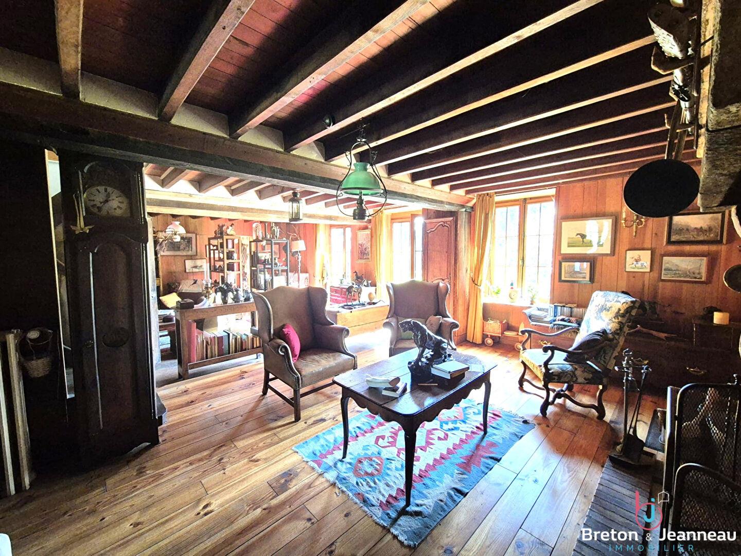 Farmhouse on 8 hectares in the Domfront sector