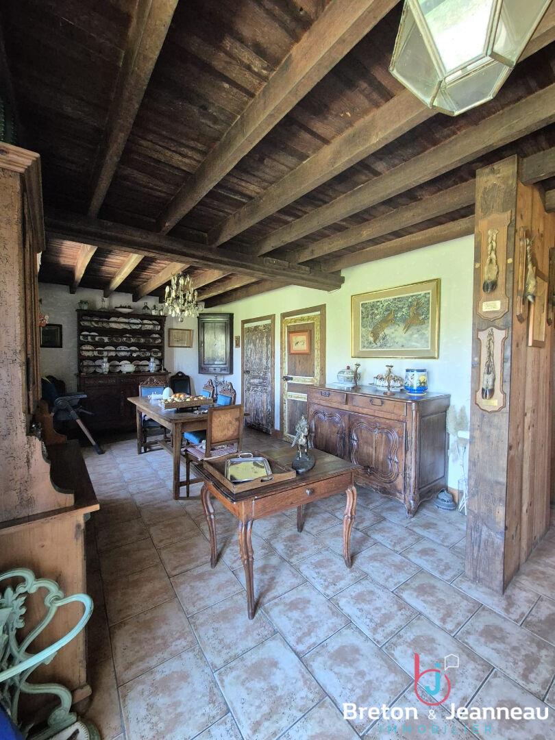 Farmhouse on 8 hectares in the Domfront sector