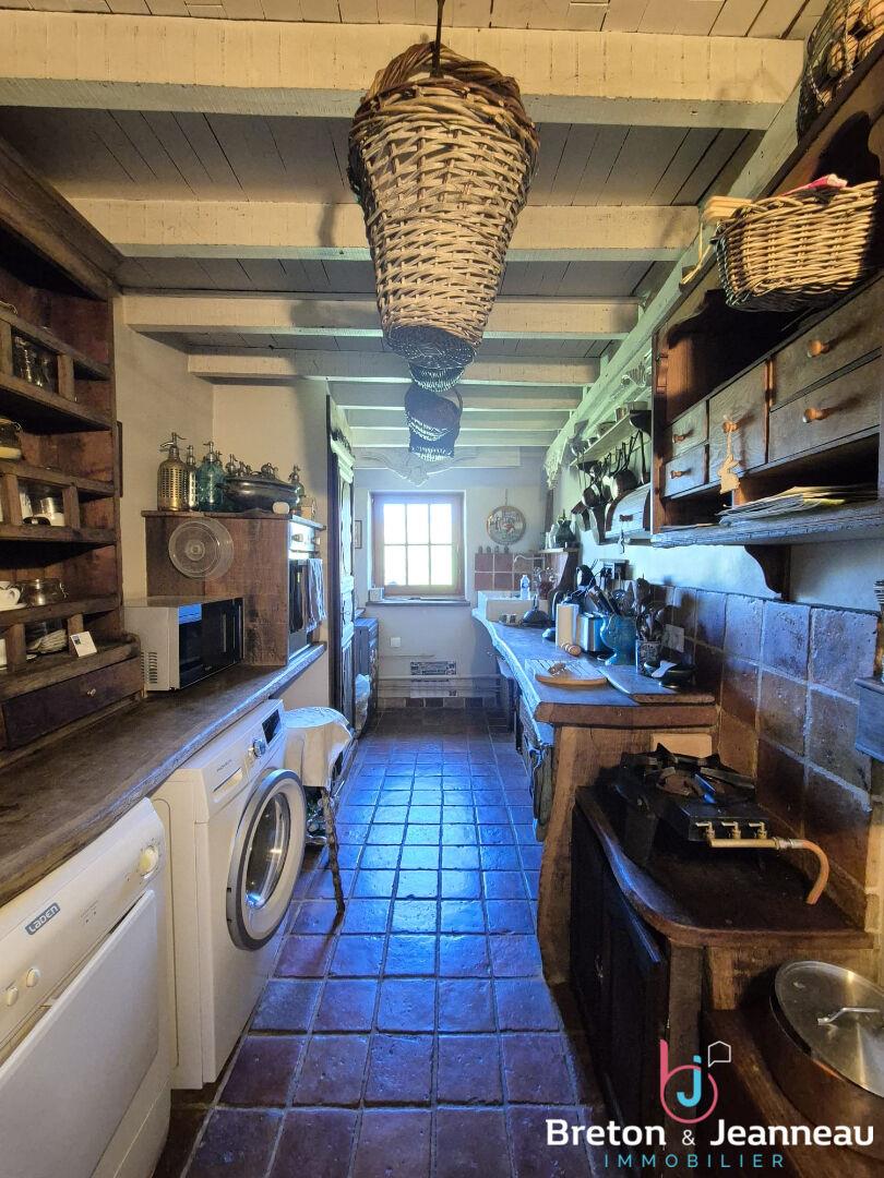 Farmhouse on 8 hectares in the Domfront sector