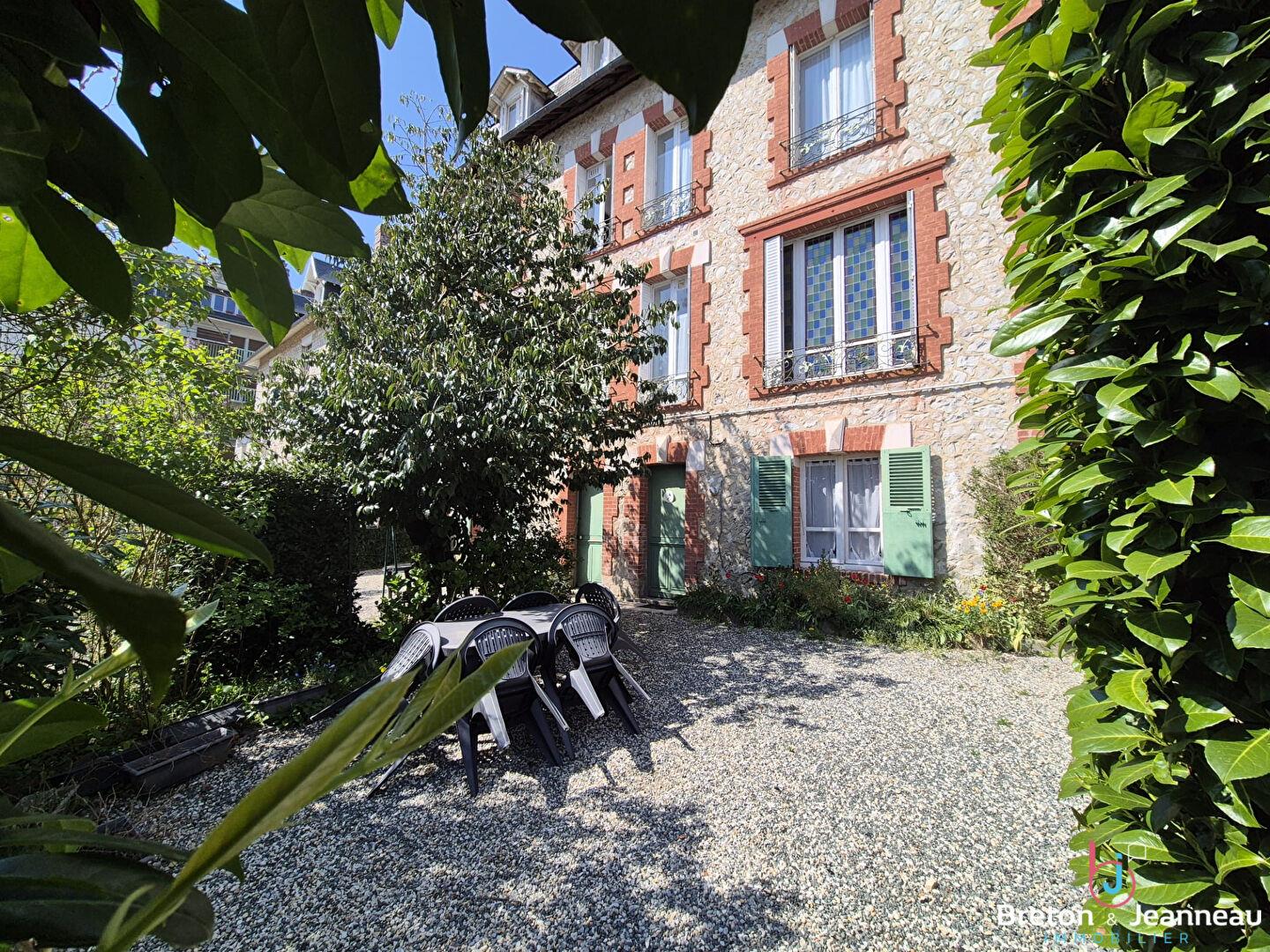 Building with 12 apartments in Bagnoles de l'Orne