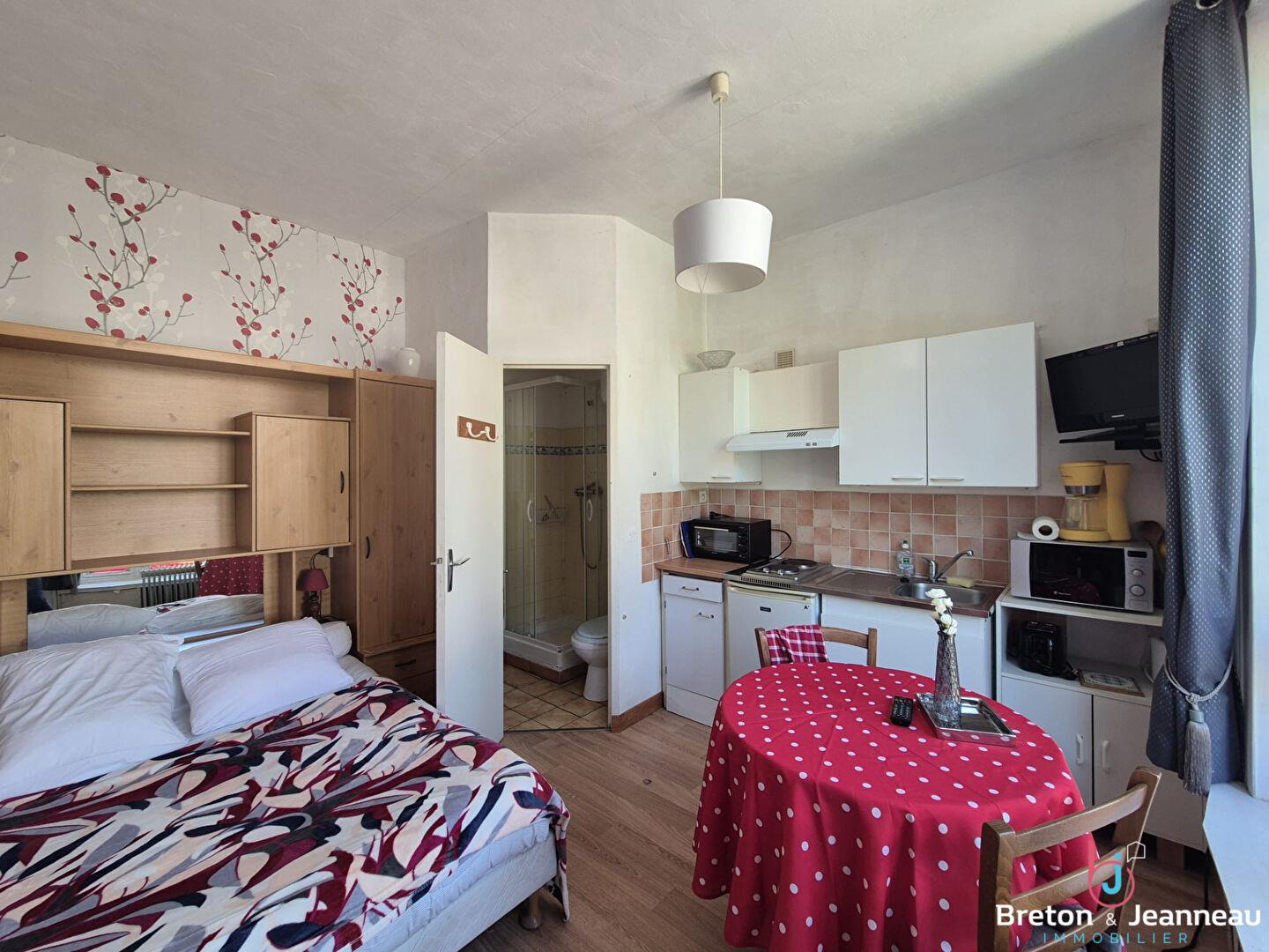 Building with 12 apartments in Bagnoles de l'Orne
