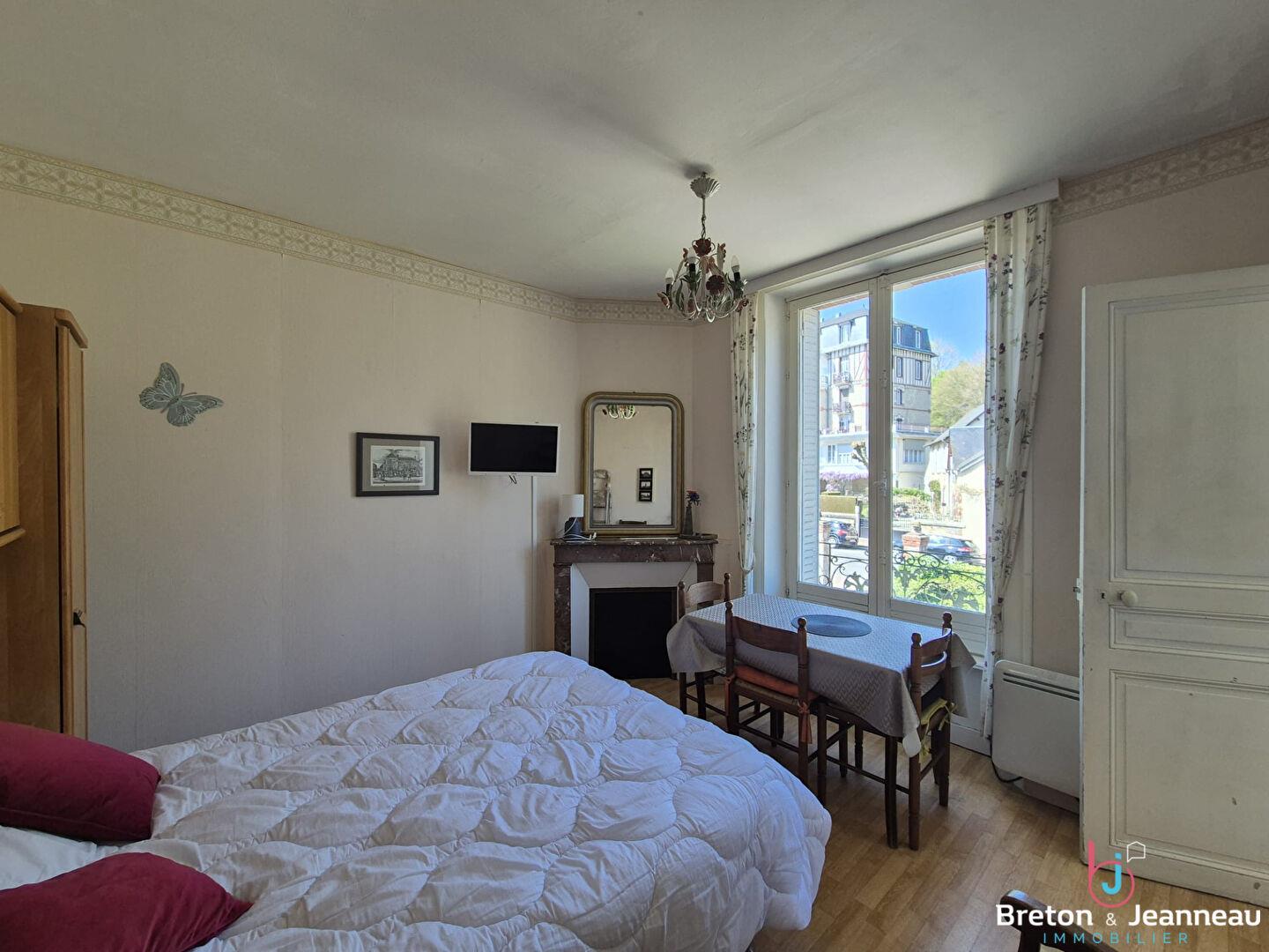 Building with 12 apartments in Bagnoles de l'Orne