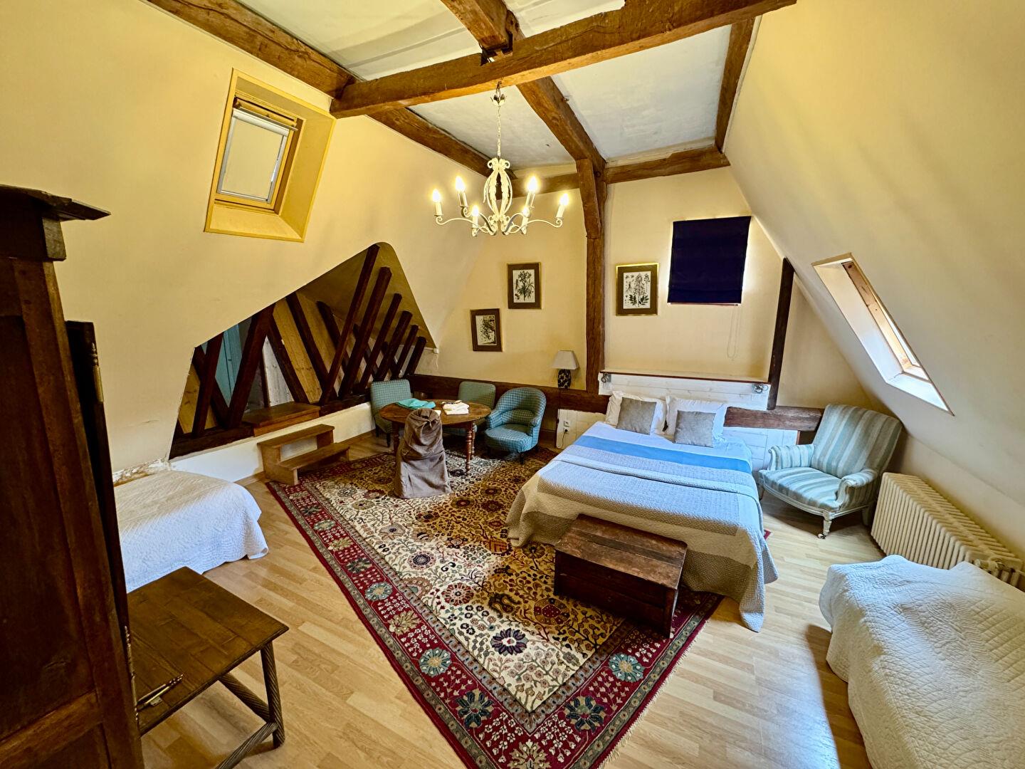 Manor house of 900 m² near Laval city center