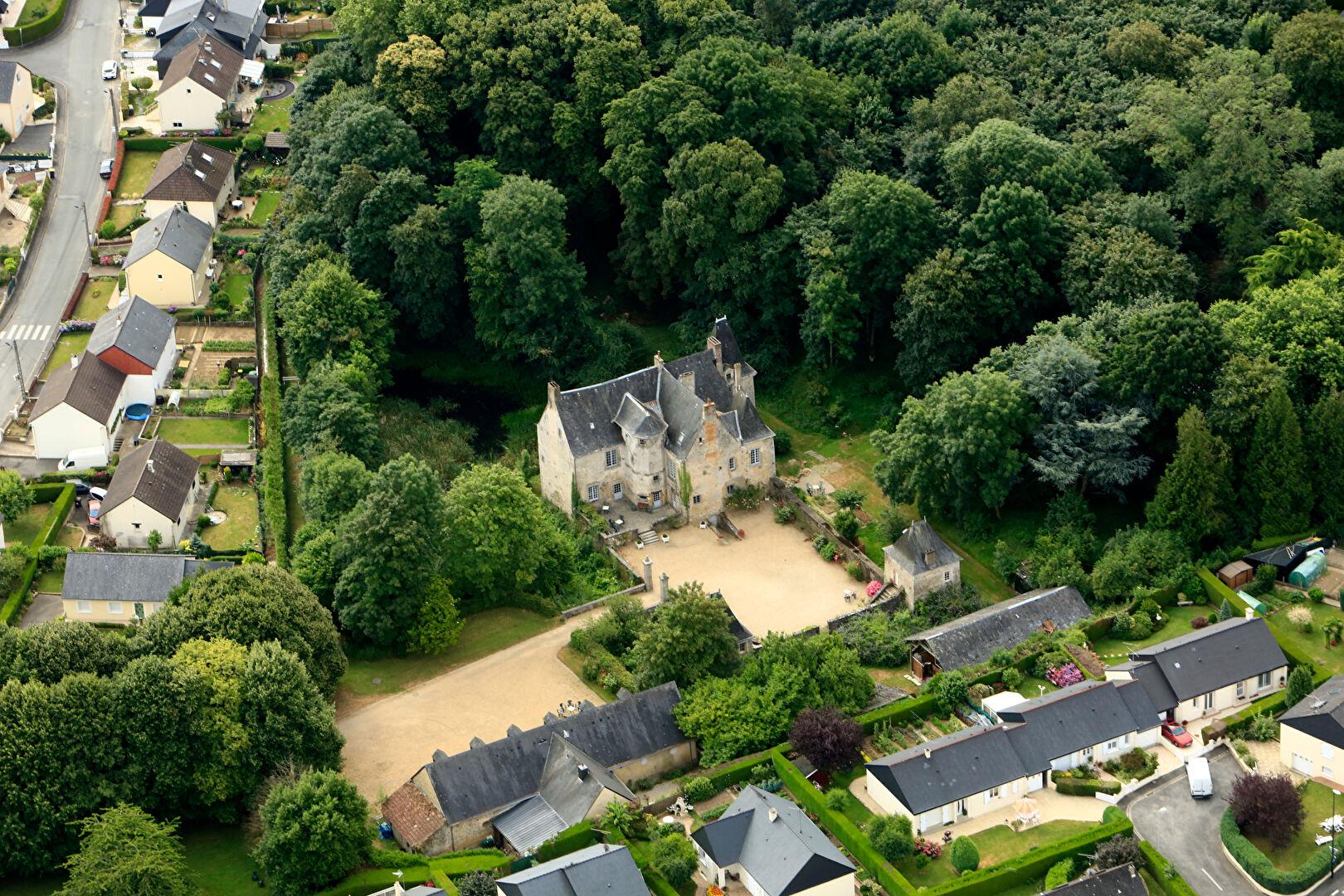 Manor house of 900 m² near Laval city center