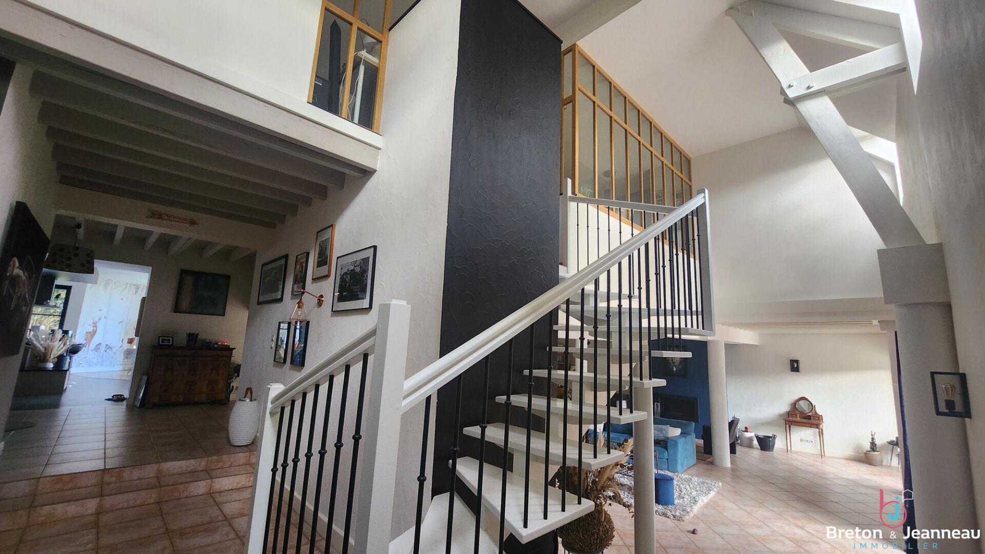 Property on 4ha37 with lake and swimming pool sector Laval