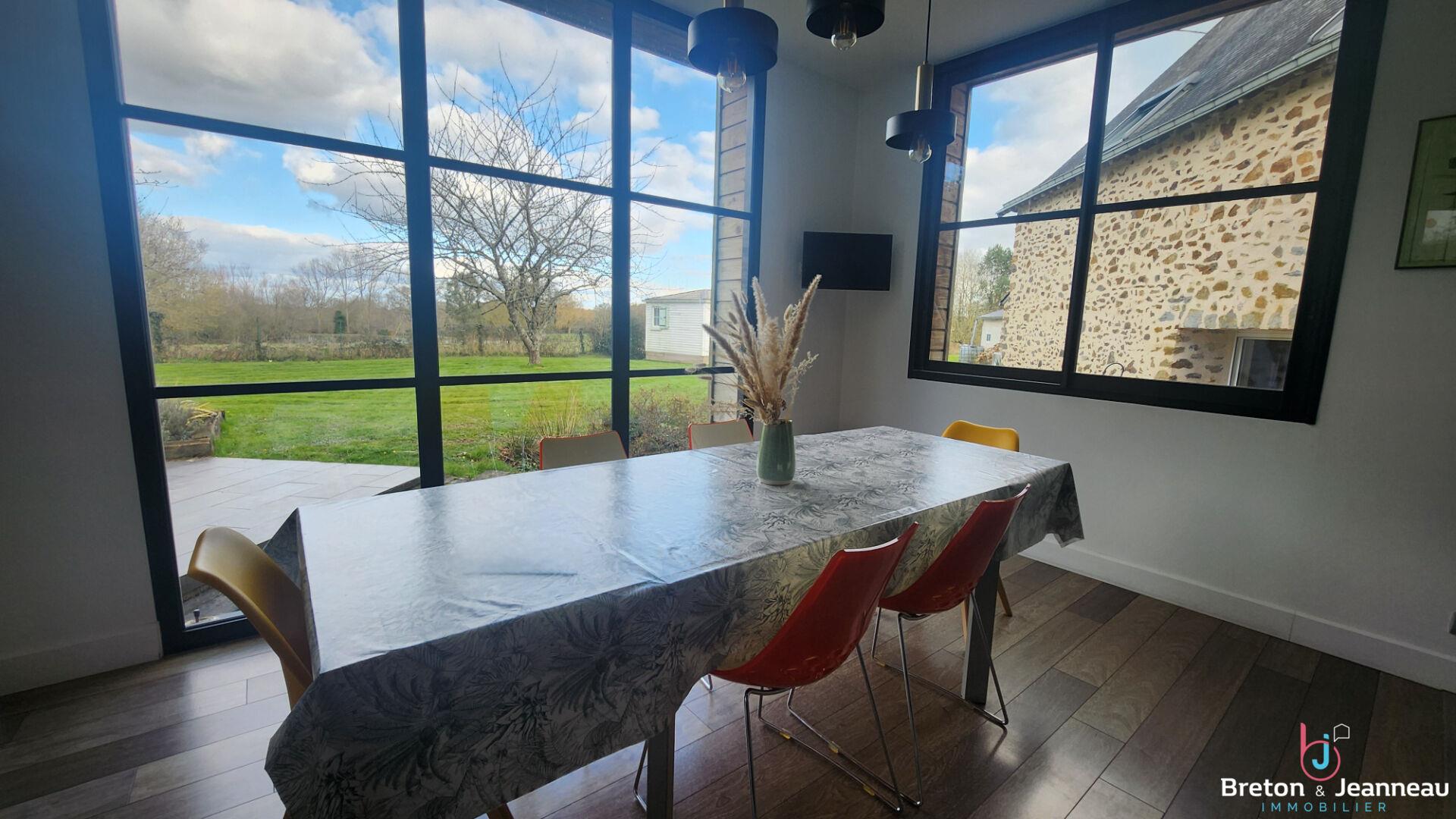 Property on 4ha37 with lake and swimming pool sector Laval