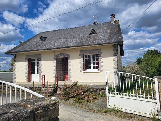 House in Montsûrs