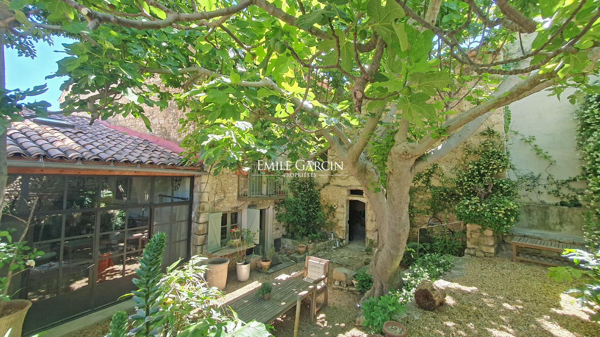 For sale - Village house - Pernes Les Fontaines - Courtyard - Charm and tranquility