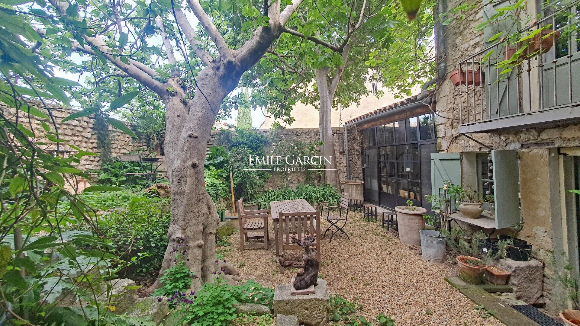 For sale - Village house - Pernes Les Fontaines - Courtyard - Charm and tranquility
