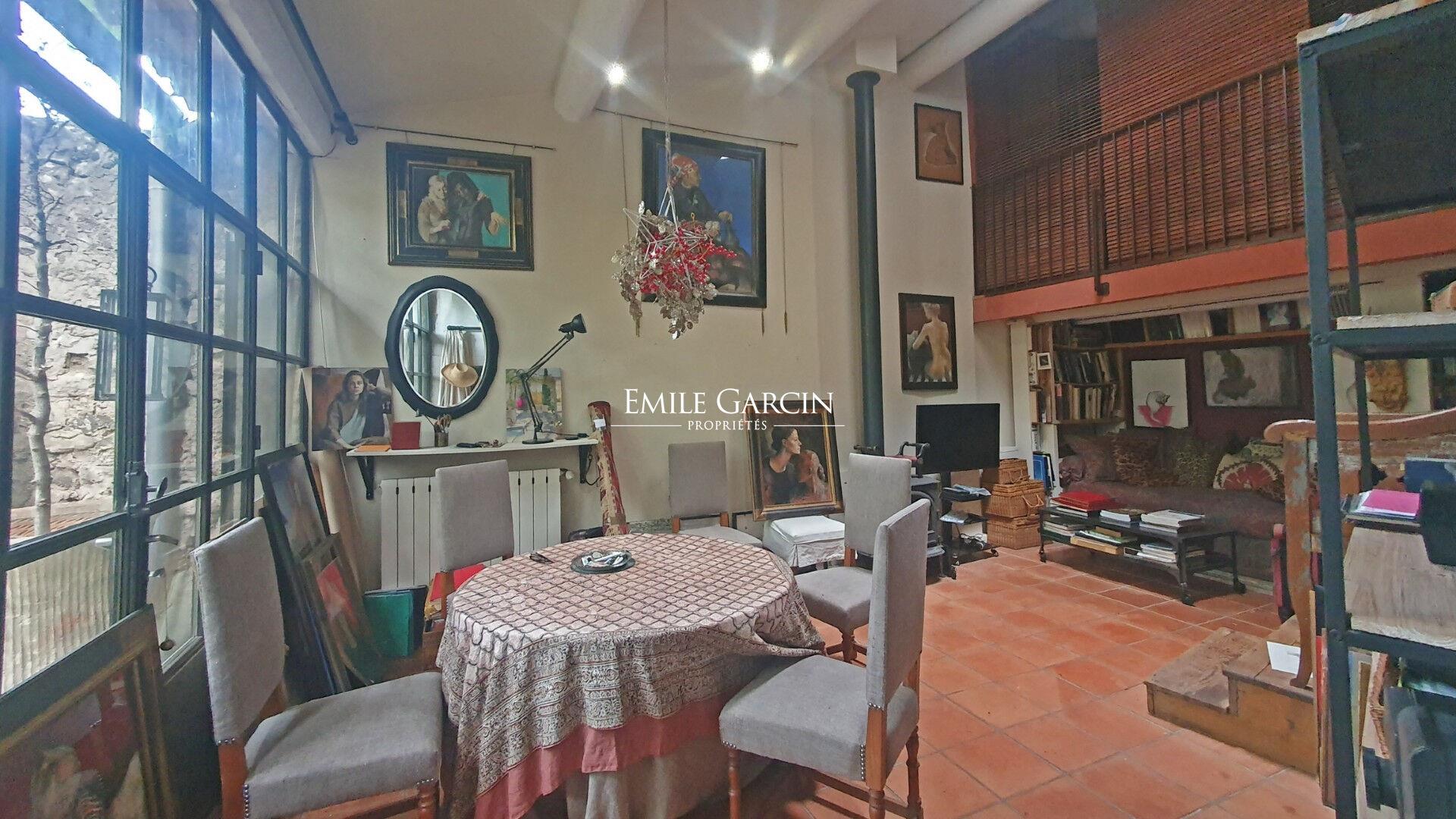 For sale - Village house - Pernes Les Fontaines - Courtyard - Charm and tranquility