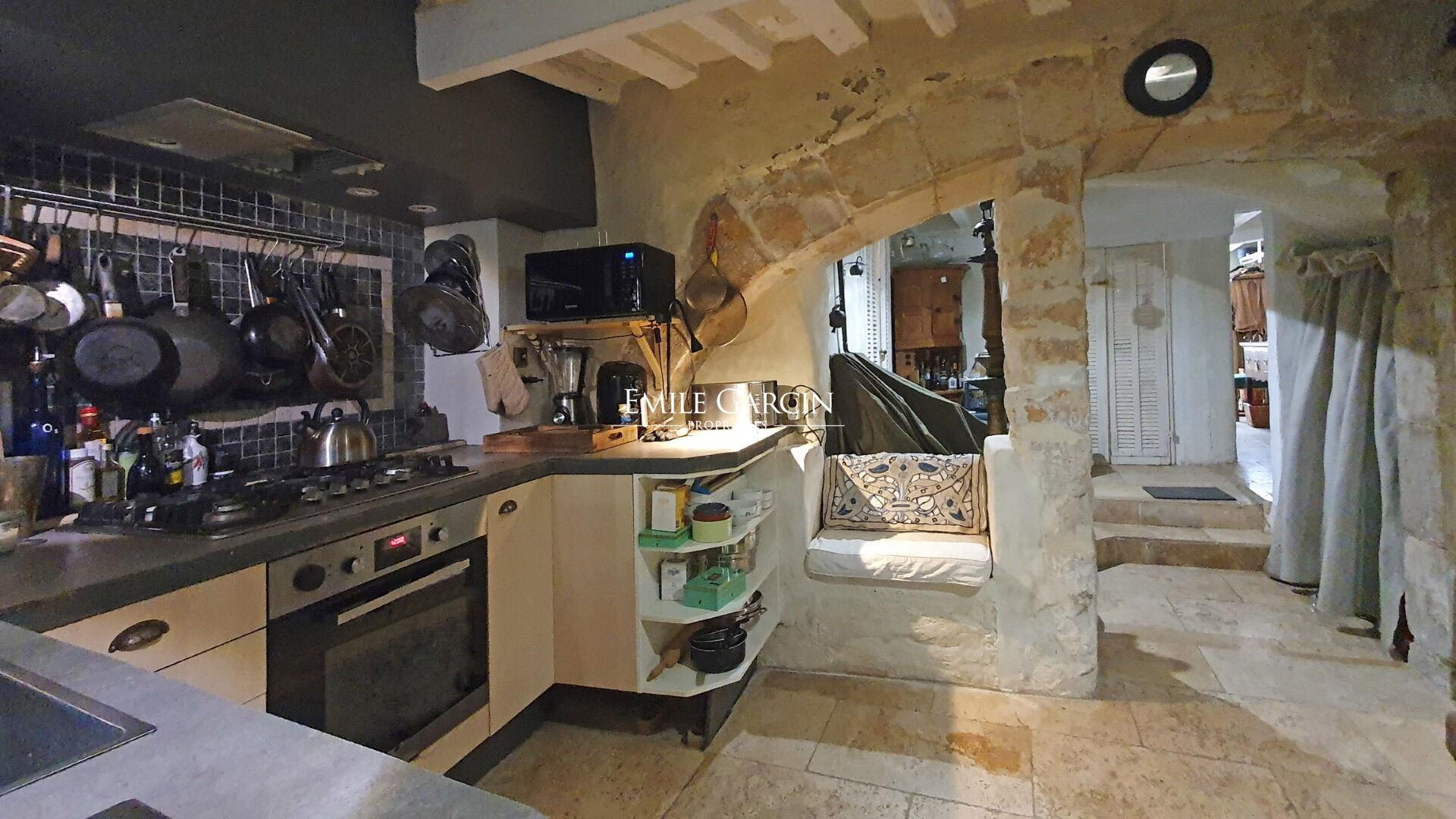 For sale - Village house - Pernes Les Fontaines - Courtyard - Charm and tranquility