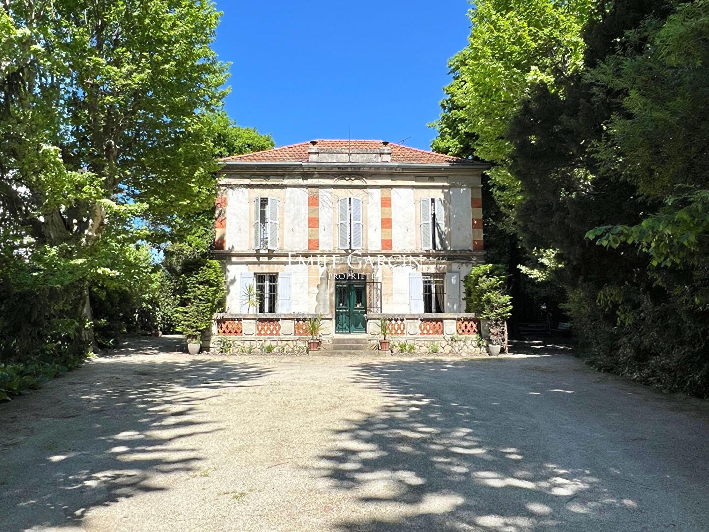 For sale - Mansion - Avignon - Leafy gardens - Garage