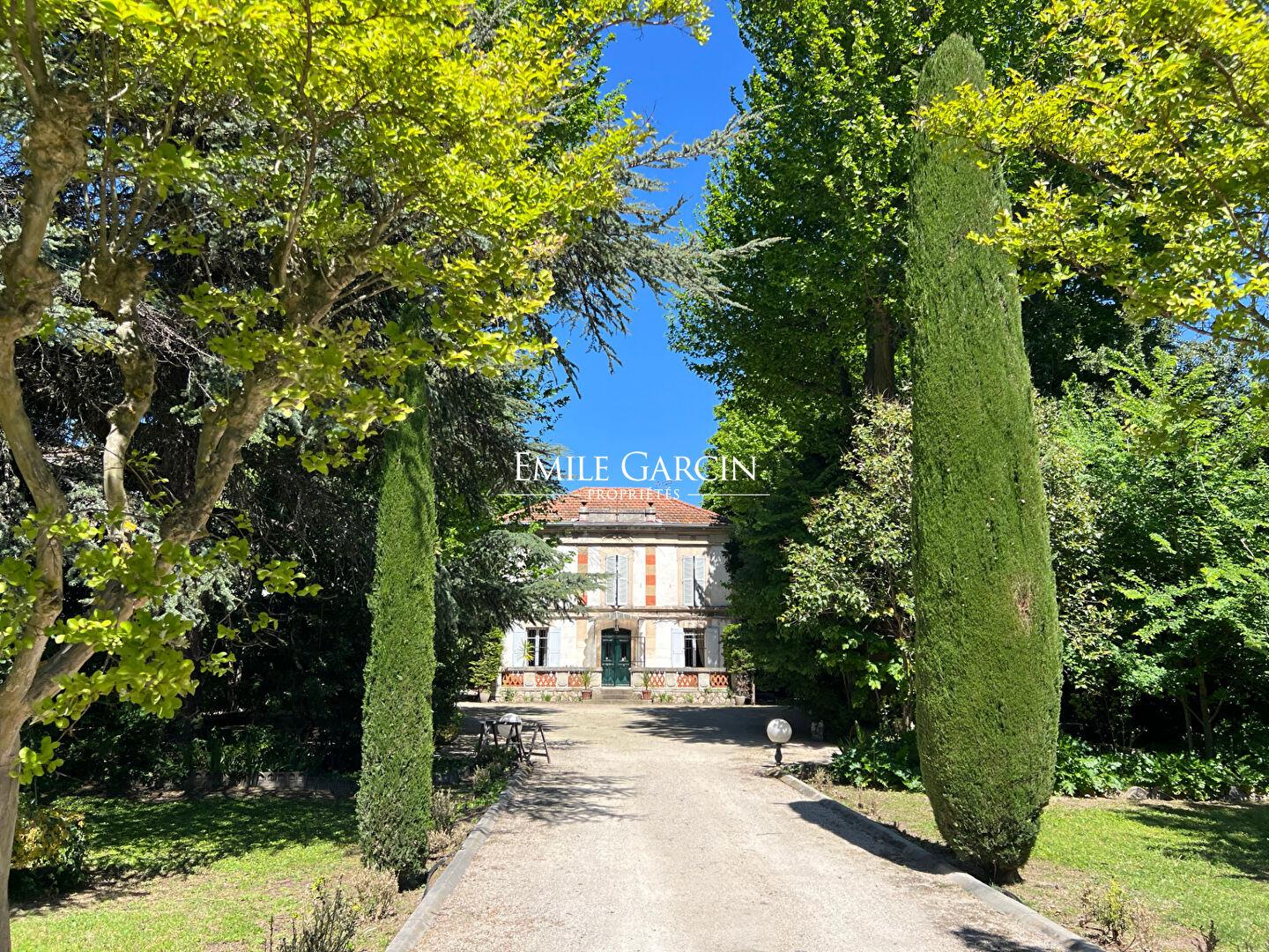 For sale - Mansion - Avignon - Leafy gardens - Garage