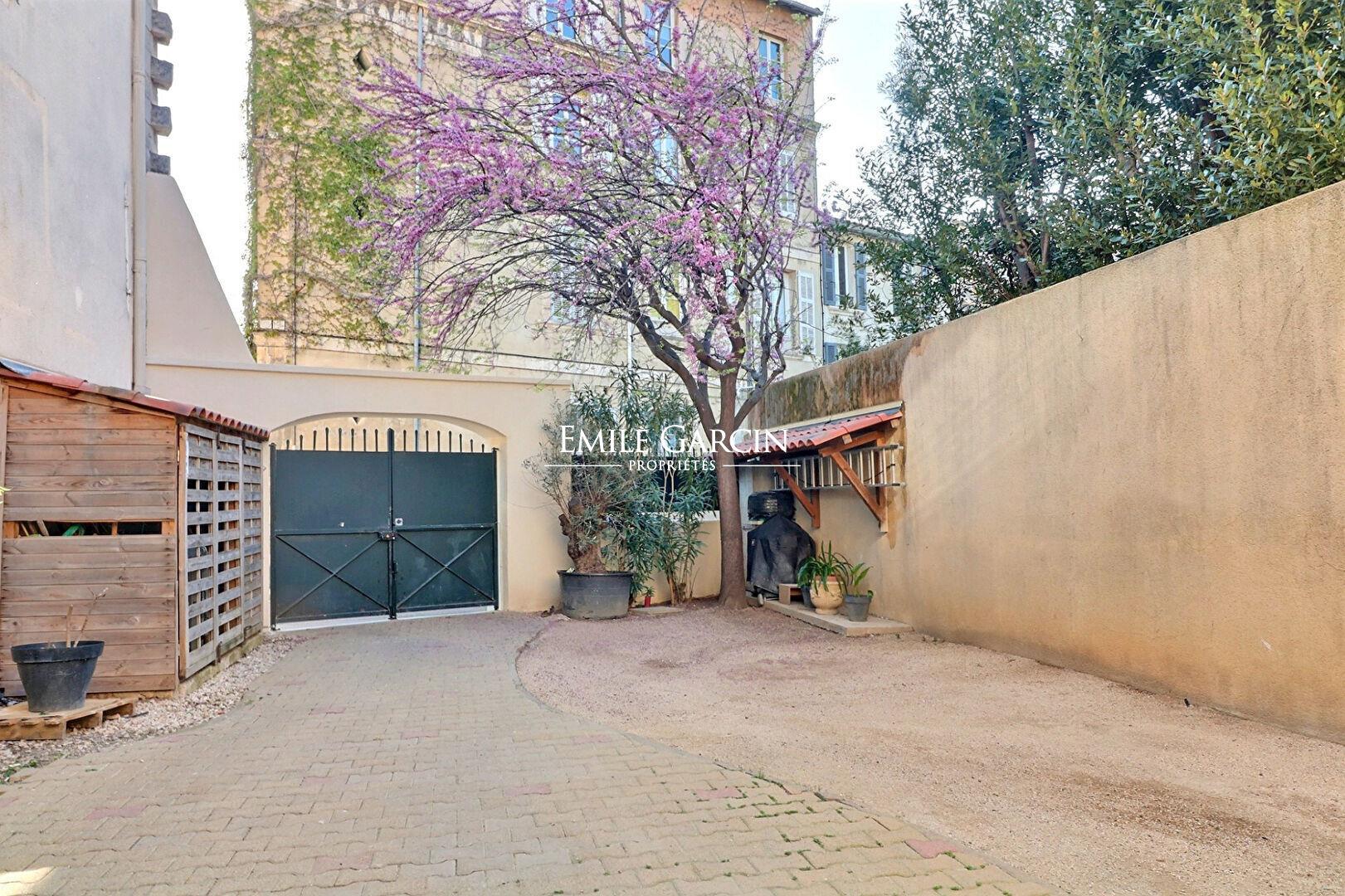 House with commercial unit for sale in Avignon - terrace / patio / parking