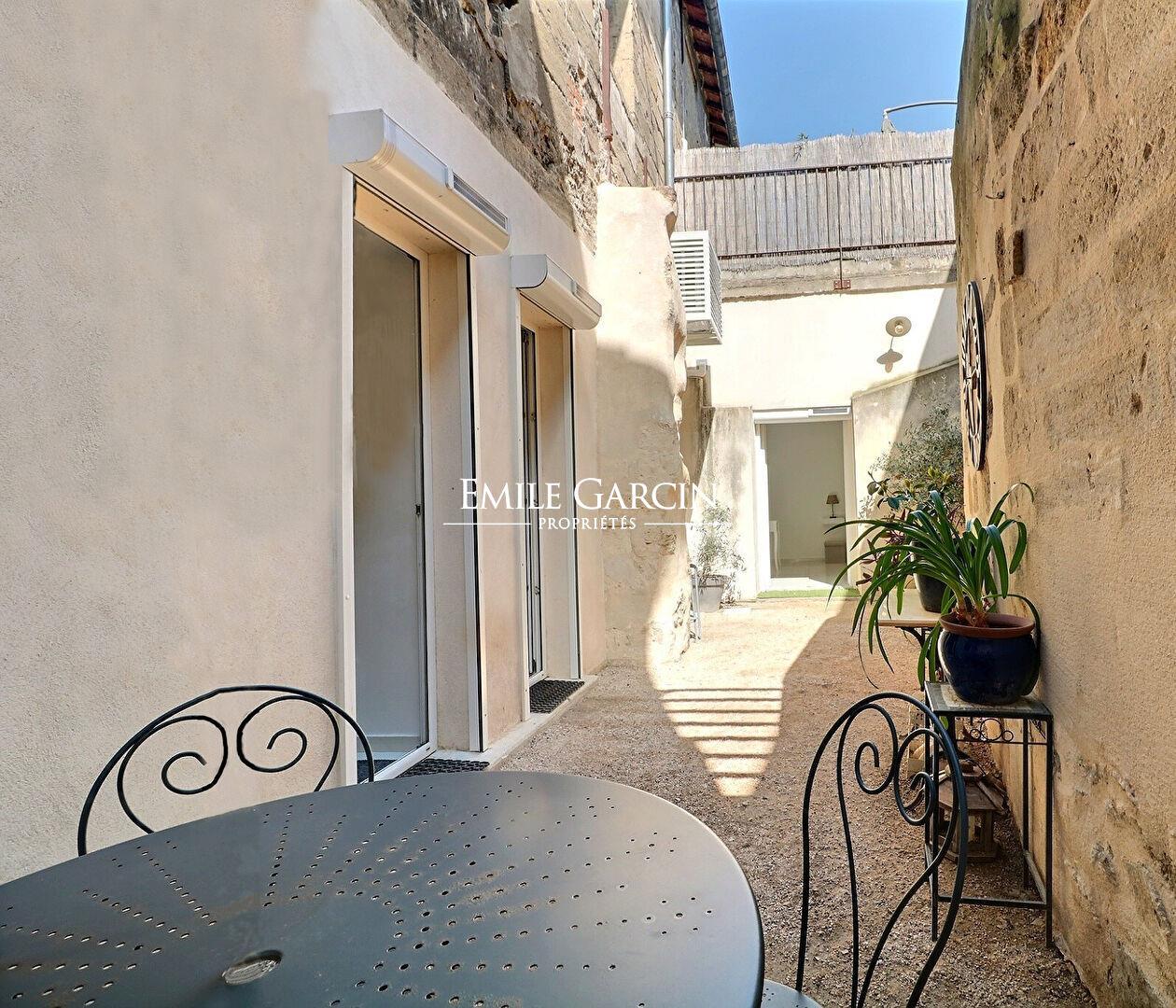 House with commercial unit for sale in Avignon - terrace / patio / parking