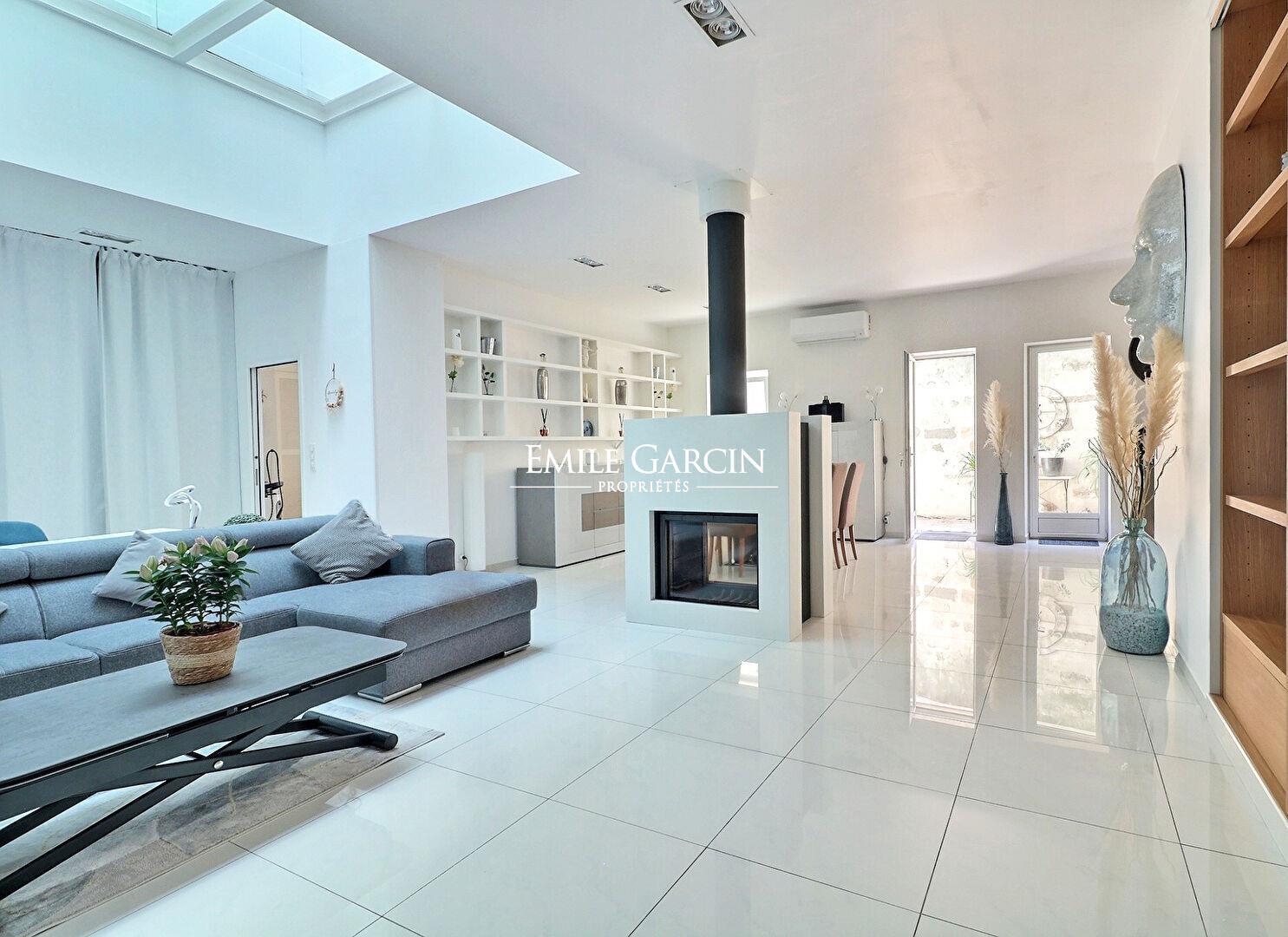 House with commercial unit for sale in Avignon - terrace / patio / parking