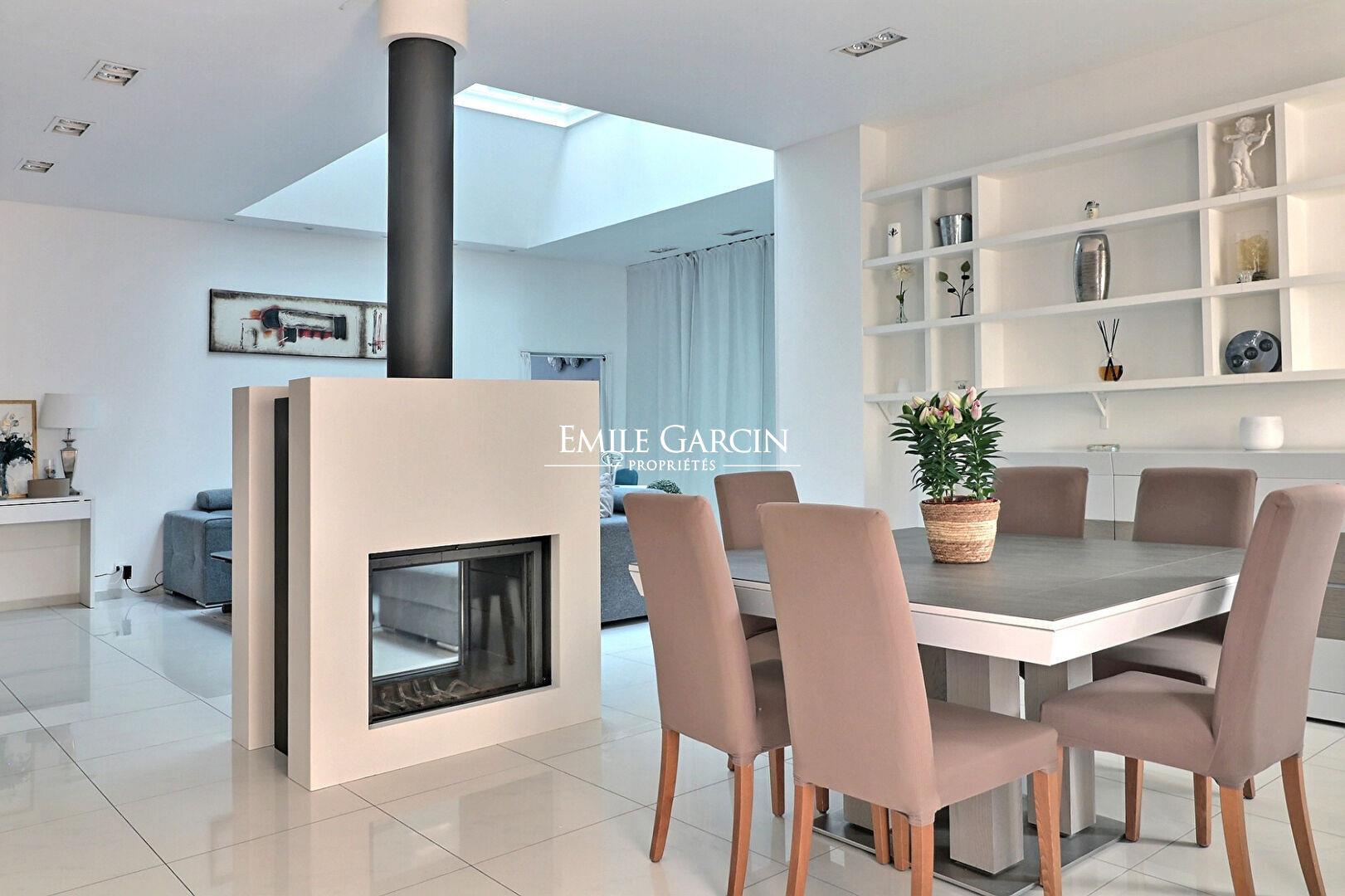 House with commercial unit for sale in Avignon - terrace / patio / parking