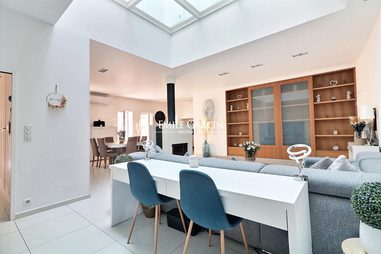 House with commercial unit for sale in Avignon - terrace / patio / parking