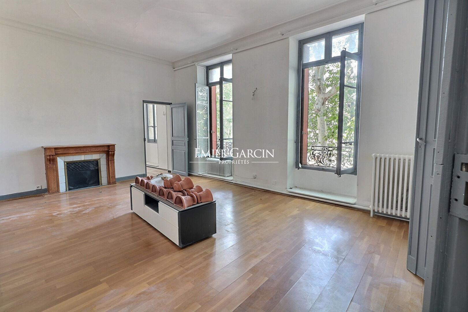 Apartment and office for sale in Avignon