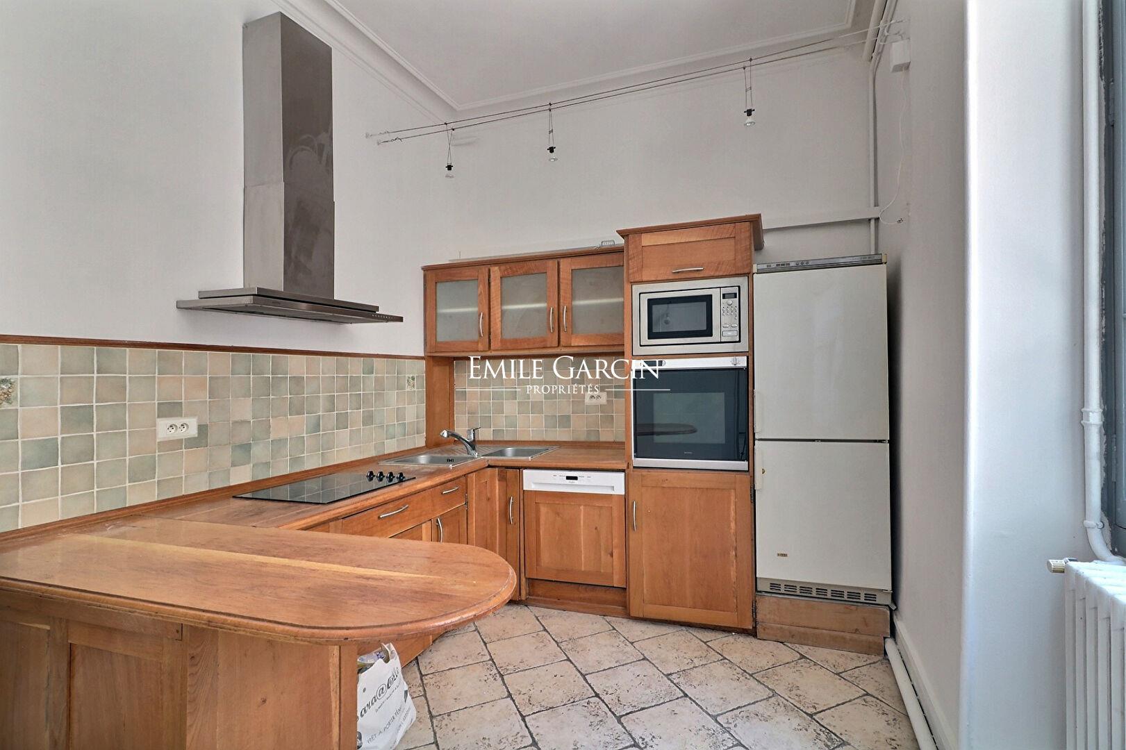 Apartment and office for sale in Avignon