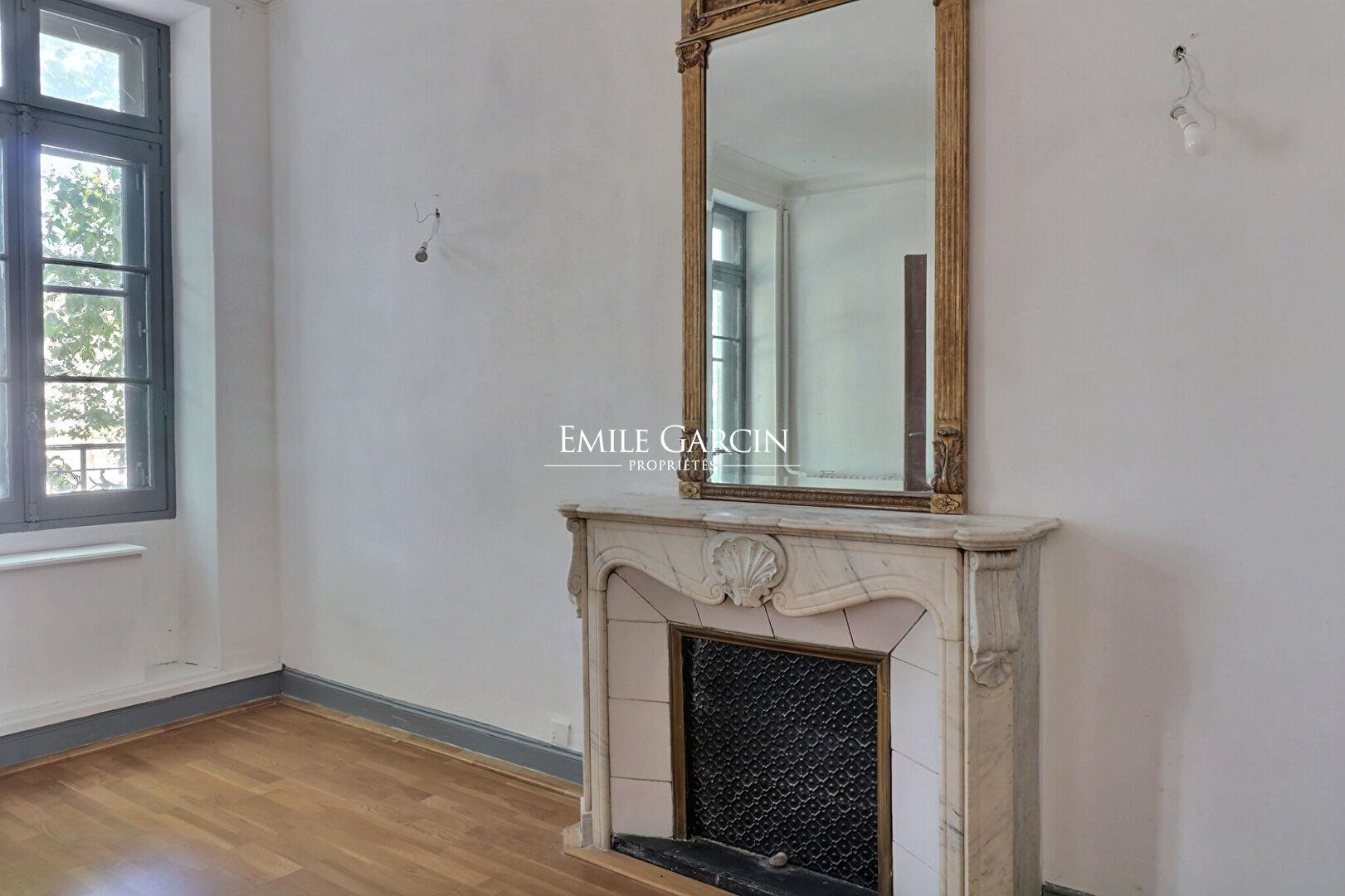 Apartment and office for sale in Avignon