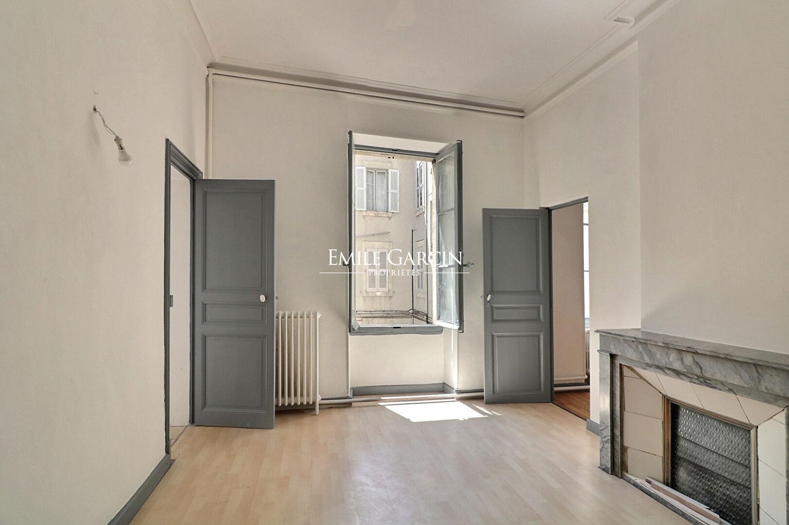 Apartment and office for sale in Avignon