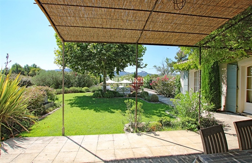 Maison traditionnelle avec vues à vendre à Saint Rémy de Provence