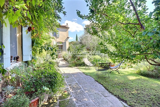 Maison bourgeoise du XVIIIème siècle à vendre et son parc paysager entre Alpilles et Avignon