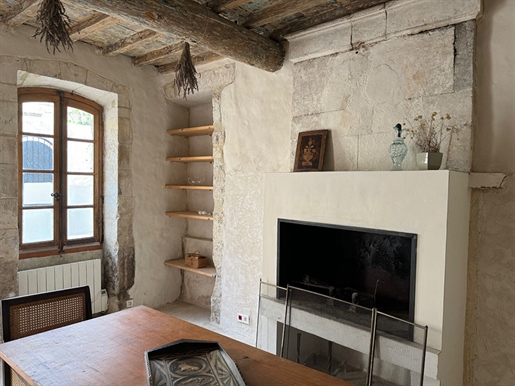 Charming house for sale in the heart of the village between the Alpilles, Nimes and Avignon