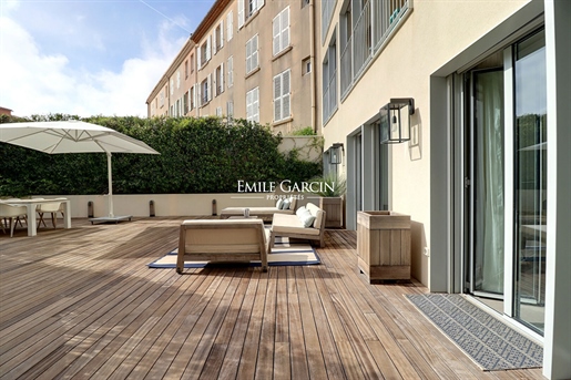 Luxury apartment for sale - Saint-Tropez - in the center of the village