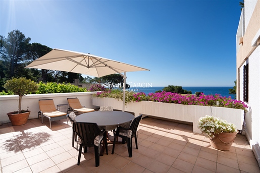 Atypical house with sea view and beach access for sale in Ramatuelle