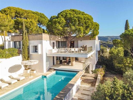Two villas overlooking the Bay of Cassis