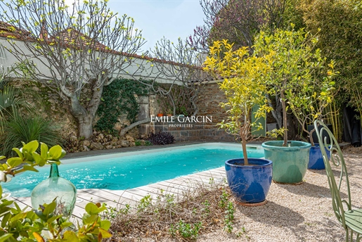 Villa contemporaine avec jardin et piscine, à vendre, à Saint-Barnabé