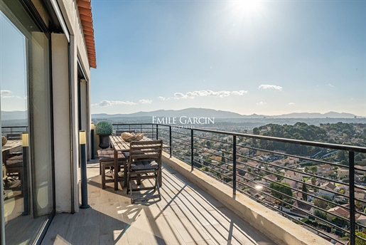 Contemporary house with spectacular view for sale in Marseille