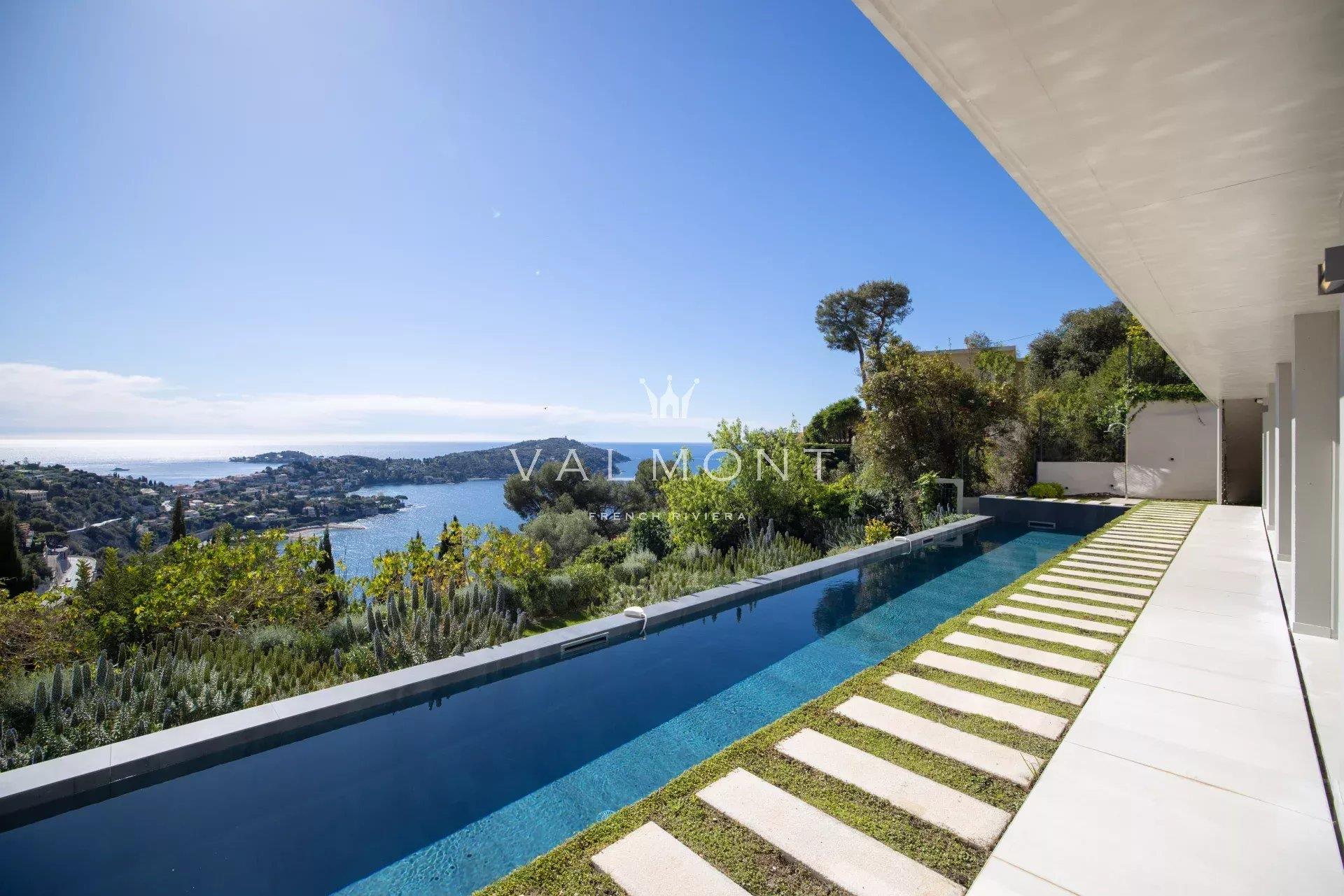 Contemporary Villa With Panoramic Sea Views