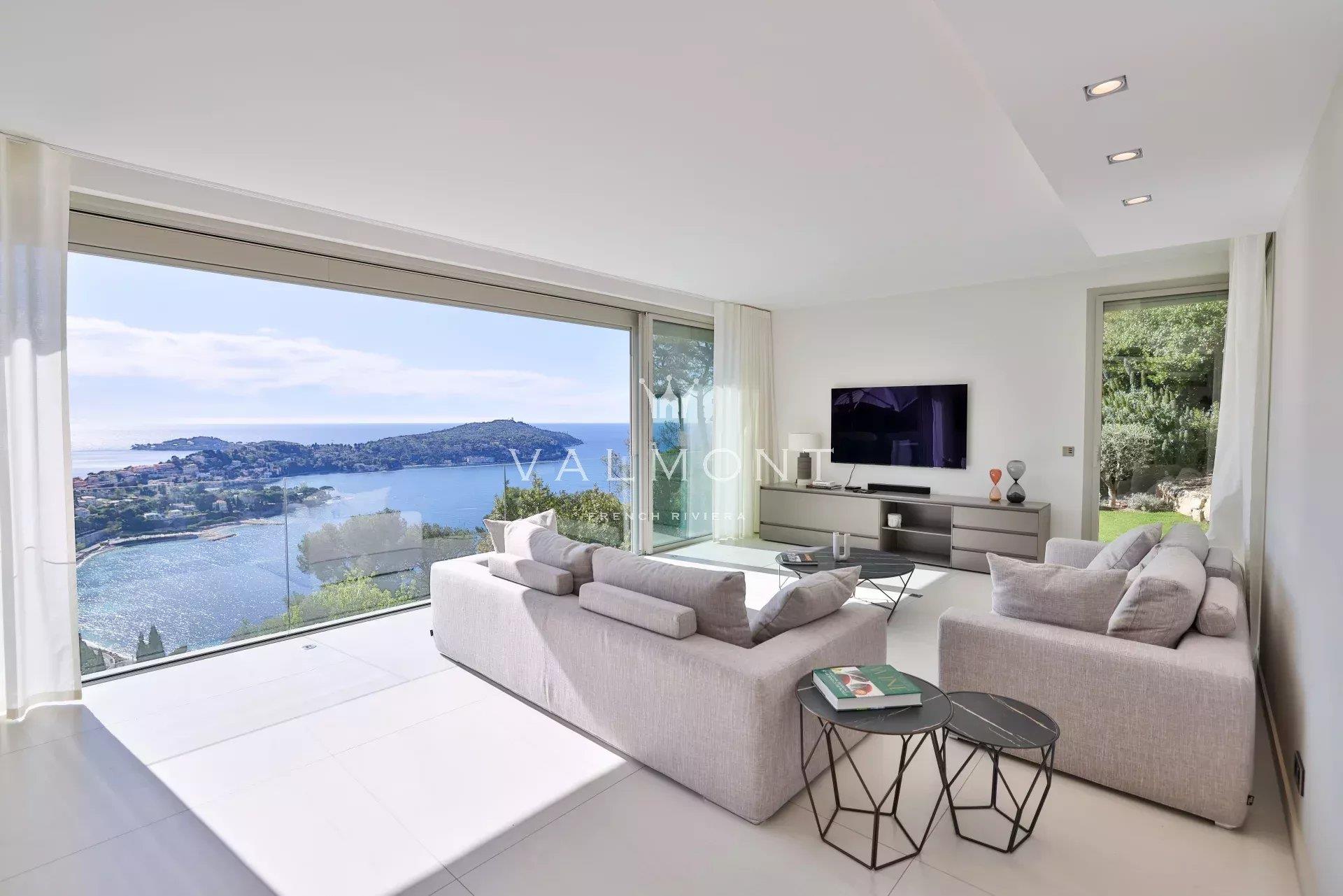 Contemporary Villa With Panoramic Sea Views