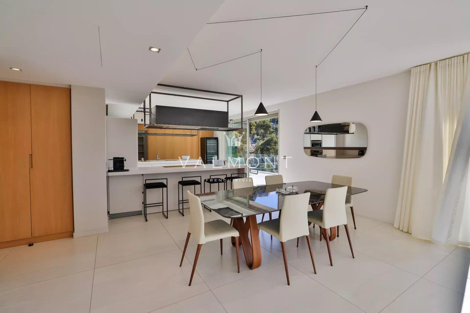 Contemporary Villa With Panoramic Sea Views