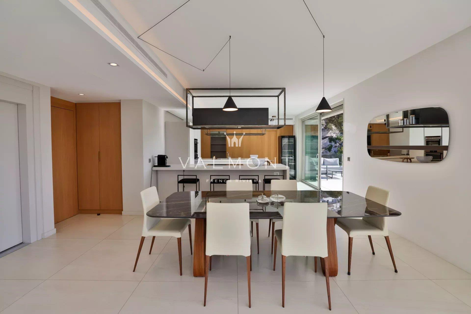 Contemporary Villa With Panoramic Sea Views
