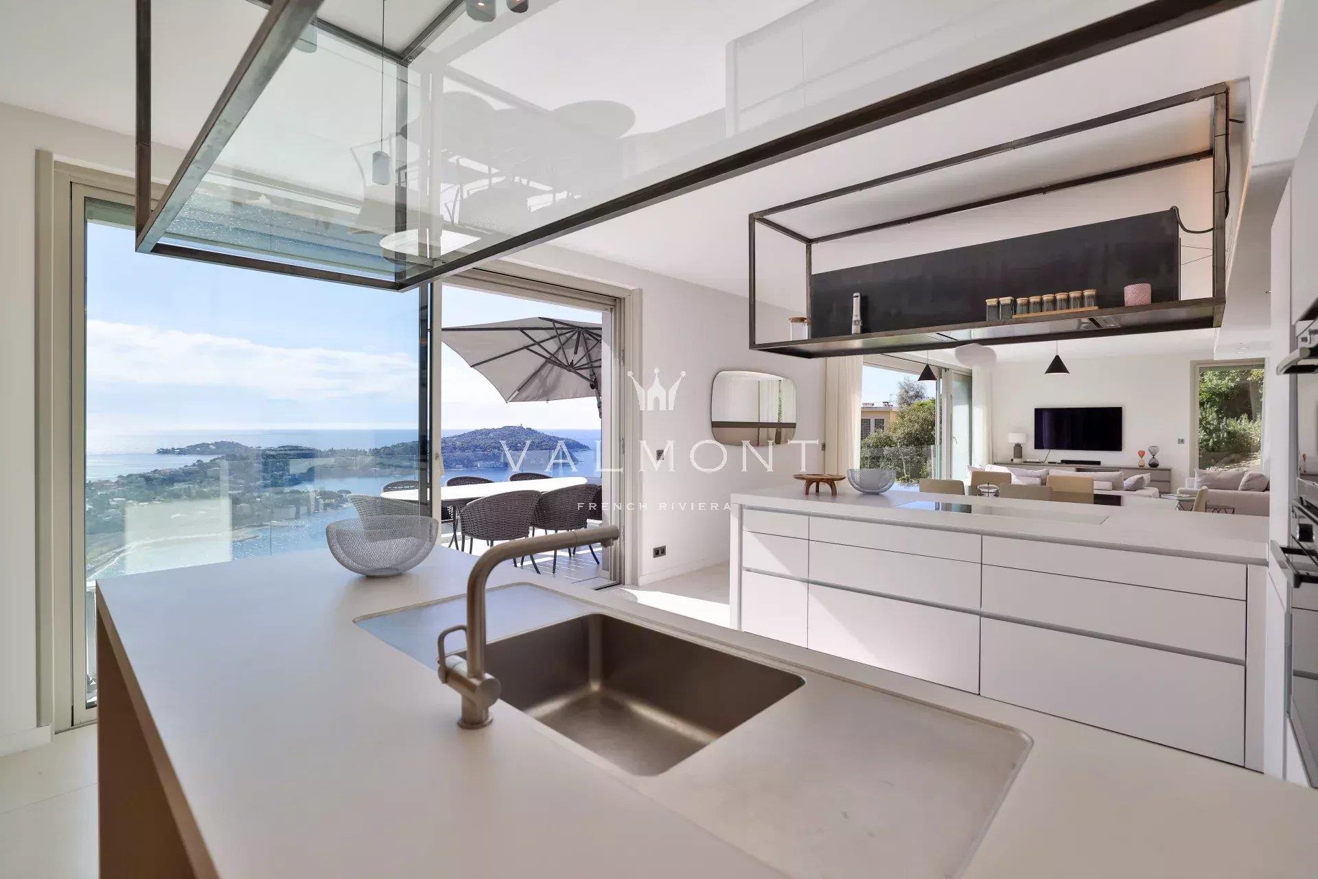 Contemporary Villa With Panoramic Sea Views