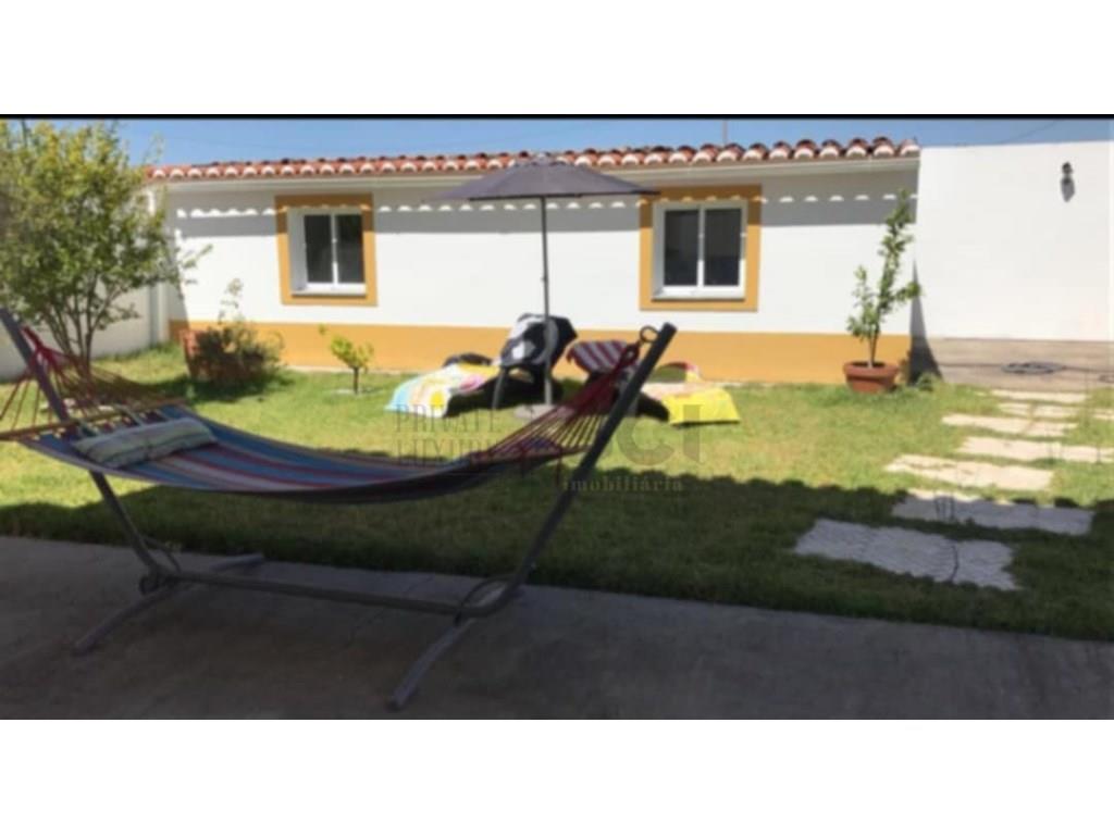 4 bedroom villa with garage, garden and swimming pool