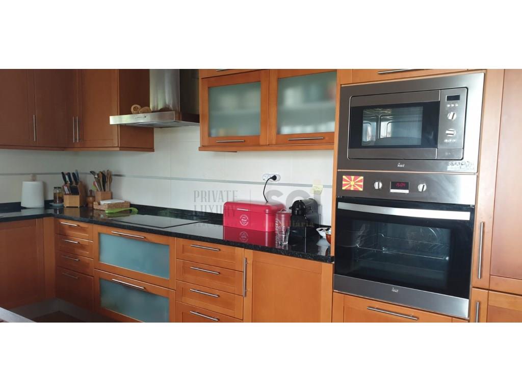 4 bedroom villa with garage, garden and swimming pool