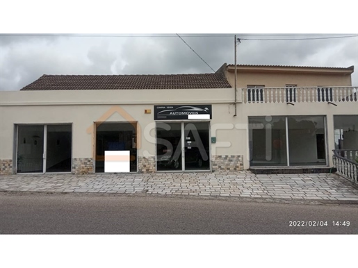 House with commercial space 6 Bedrooms Triplex Sale Alcanena