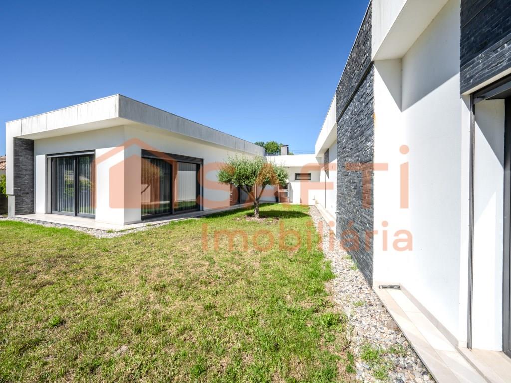 Casa contemporánea de una sola planta T3