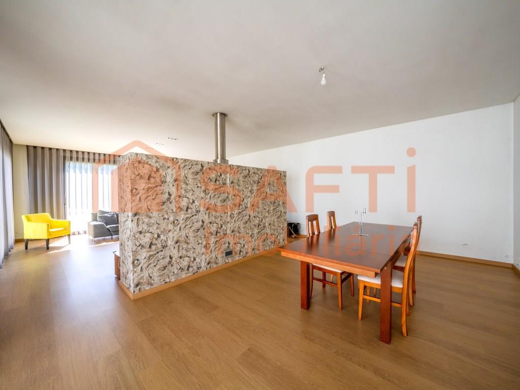 Casa contemporánea de una sola planta T3
