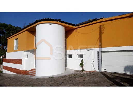Spacious 5 bedroom villa with 1 bedroom annex in Oeiras (Estação)