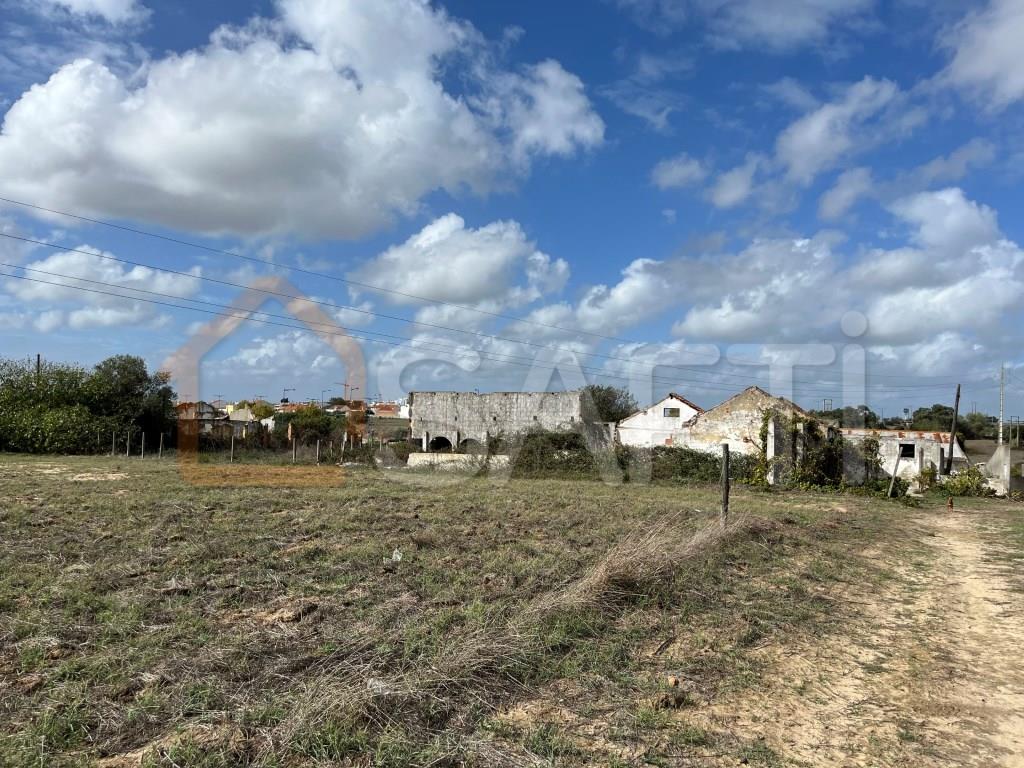 Magnificent Land 3,5 hectares with possibility of construction in Montijo
