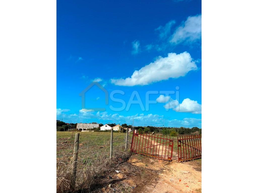 Magnificent Land 3,5 hectares with possibility of construction in Montijo