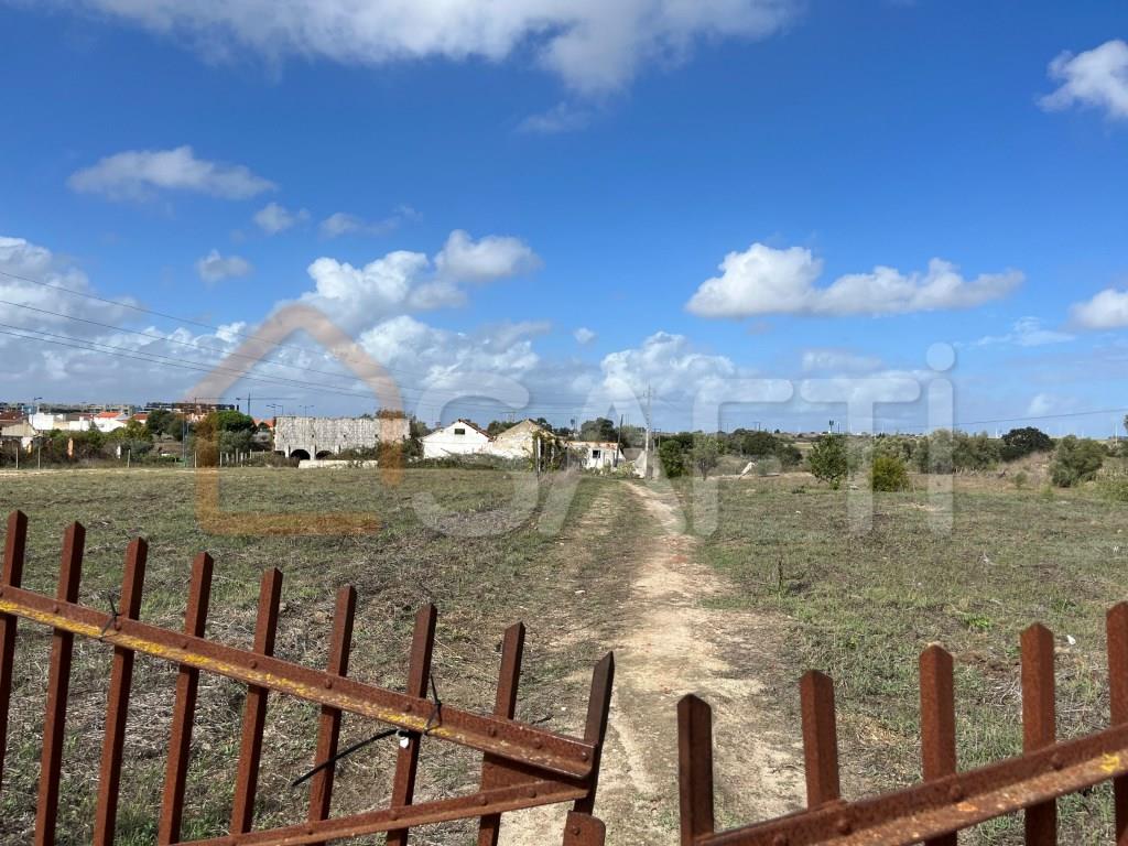 Magnificent Land 3,5 hectares with possibility of construction in Montijo