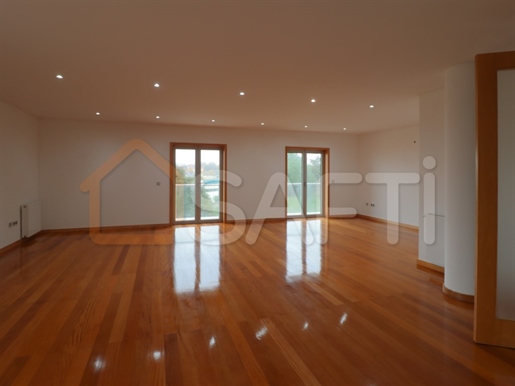 Four-Bedroom apartment (T4) with 284 square meters (3 fronts) in Gaia - Devesas.